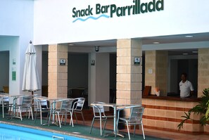 2 piscines extérieures