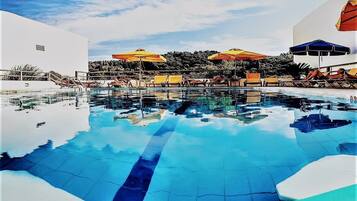 Kolam renang outdoor