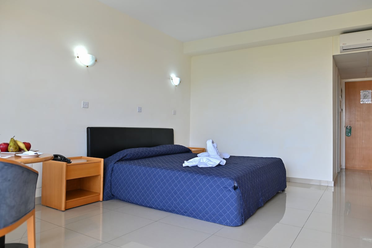 double or twin room | in-room safe, free wifi, bed sheets