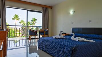 Caja de seguridad en la habitación, wifi gratis y ropa de cama