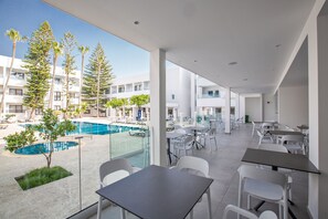 Outdoor dining - Anthea Hotel Apartments (Ayia Napa)