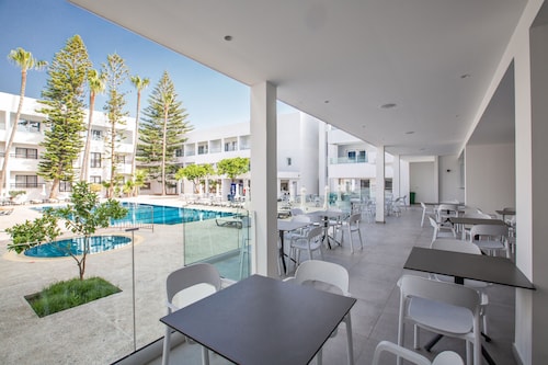 Anthea Hotel Apartments