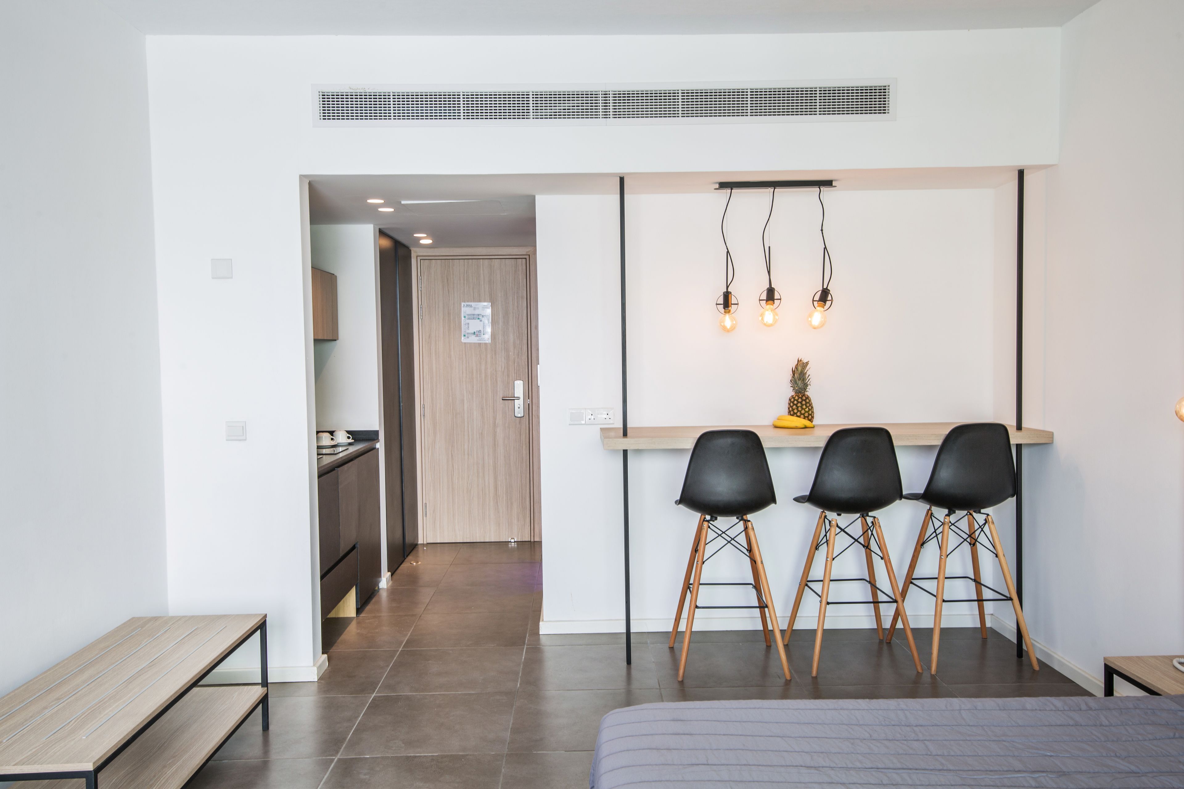 Studio – superior | Eget tekjøkken | Kjøleskap, kokeplater, vannkoker og kjøkkenutstyr