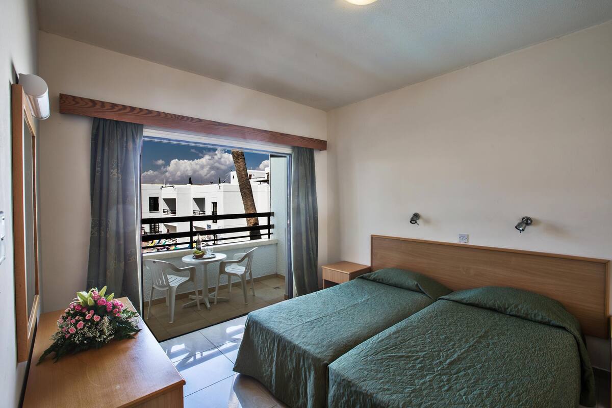 In-room safe, desk, soundproofing, iron/ironing board (on request)