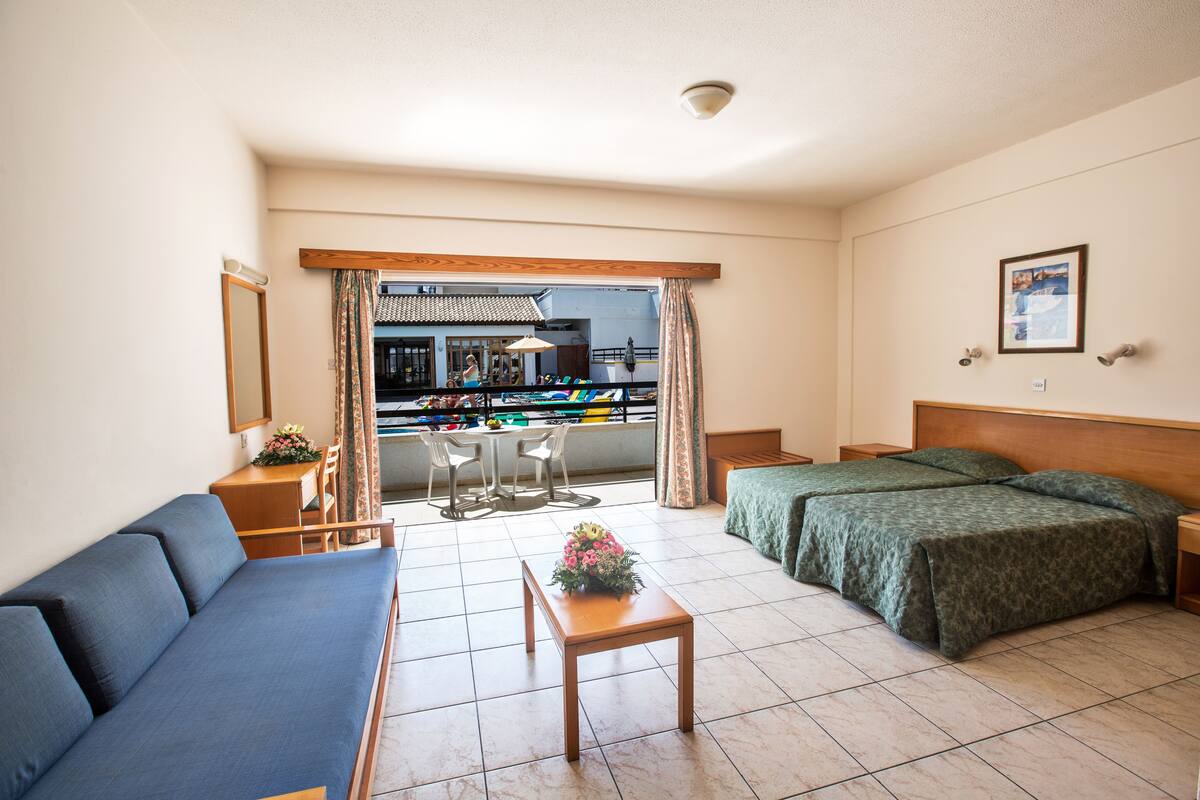 Standard Studio, Multiple Beds | In-room safe, desk, soundproofing, iron/ironing board (on request)