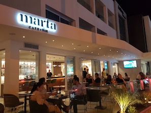 3 bars/lounges, poolside bar - Anthea Hotel Apartments (Ayia Napa)