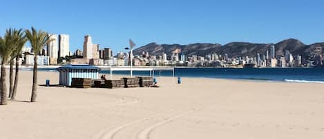 Buceo, ski acuático, paseos en botes de motor y bote de remos o canoa 