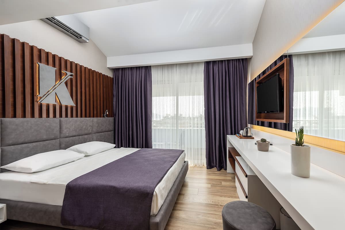 Premium bedding, minibar, in-room safe, soundproofing