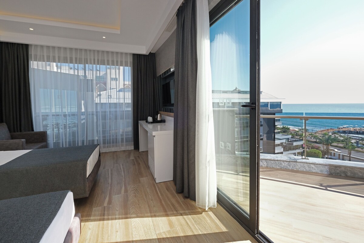 DOUBLE DELUXE ROOM
