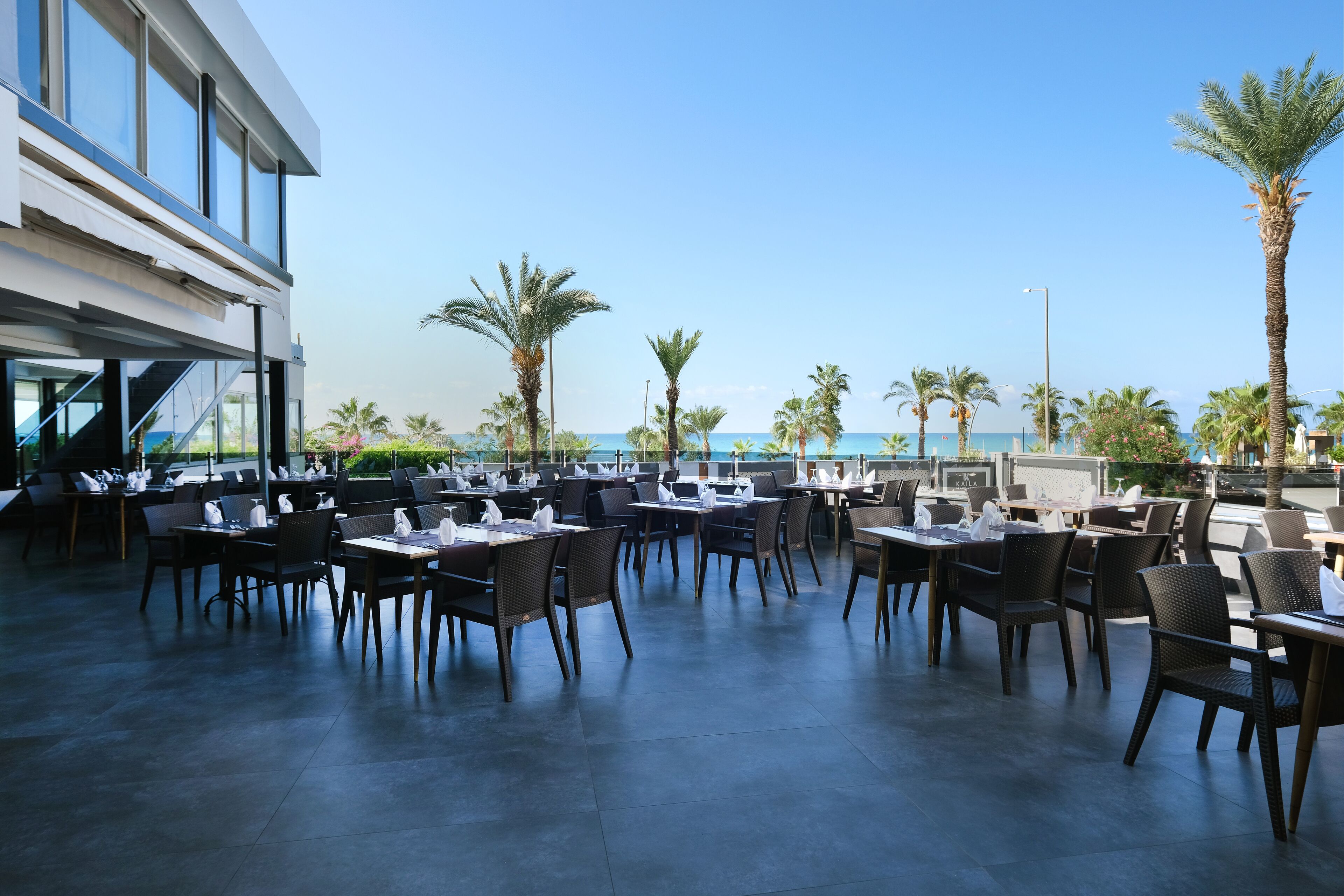 3 restaurantes; se sirven desayunos, comidas y cenas