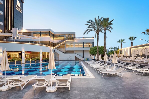 Indoor pool, 3 outdoor pools, pool umbrellas, sun loungers