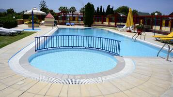 Seasonal outdoor pool, pool umbrellas, sun loungers
