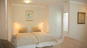 In-room safe, iron/ironing board, free cots/infant beds - Cascades Suites (Cape Town)