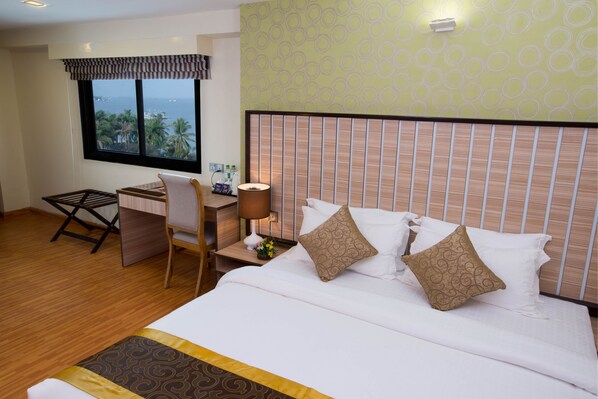 Chambre Luxe, 1 très grand lit, salle de bains privée, vue fleuve