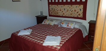 Quarto casal clássico | Escrivaninha, berços (sobretaxa), camas extras/dobráveis (sobretaxa)