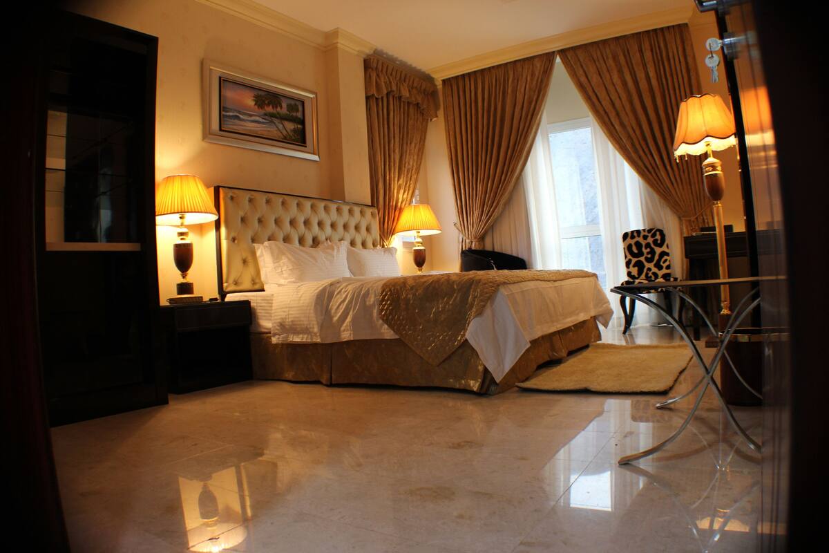 Deluxe Apartment, 1 Bedroom | Premium bedding, in-room safe, desk, soundproofing