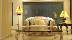 Lobby sitting area - Pioneer Hotel Apartments (Muscat)