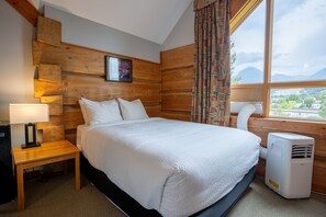 Double Queen Room | 1 bedroom, free WiFi, bed sheets - Basecamp Lodge Golden (Golden)