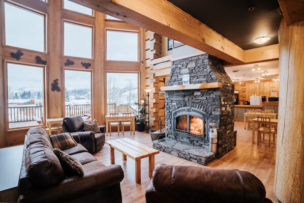 Interior - Basecamp Lodge Golden (Golden)