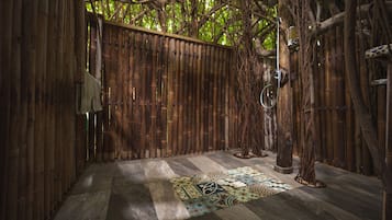 Romantic Tree House | Bathroom