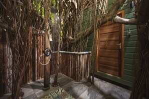 Romantic Tree House | Bathroom