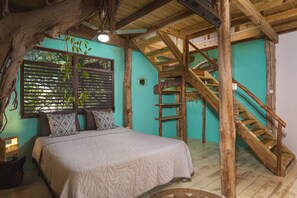 Romantic Tree House | Minibar, in-room safe, individually decorated, individually furnished - Mondi Lodge (Sint Michiel)