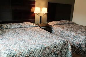 Standard Single Room, 2 Queen Beds, Non Smoking | WiFi (free), bed sheets - Mountain Inn (Ontario)