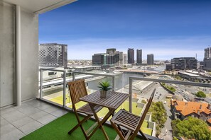 Two Bedroom Executive Apartment River View | Balcony - Waterfront Melbourne Apartments (Docklands)