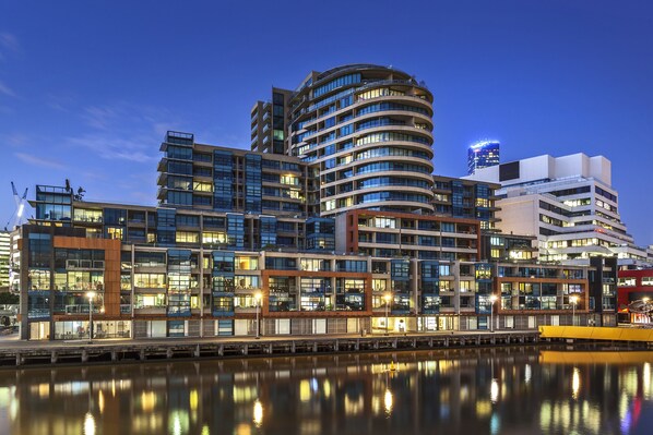 Front of property – evening/night - Waterfront Melbourne Apartments (Docklands)