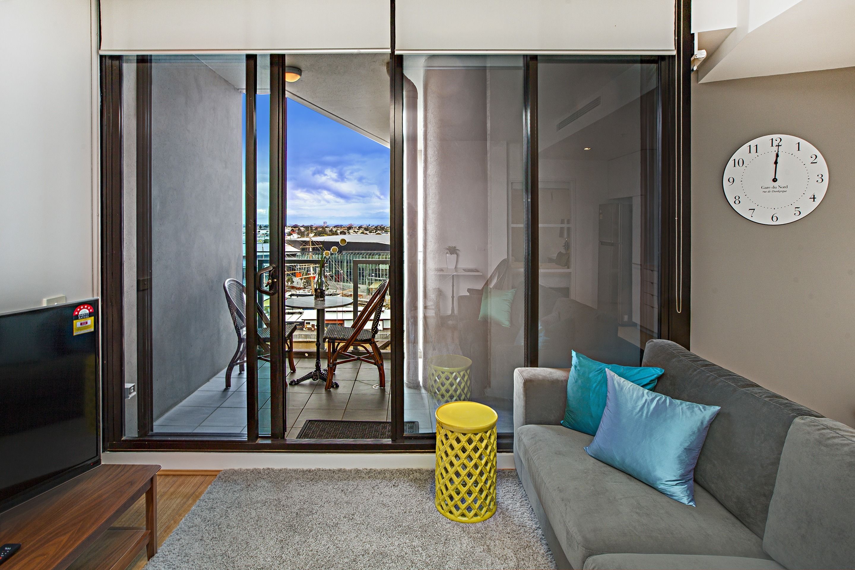 Waterfront Melbourne Apartments — image 5