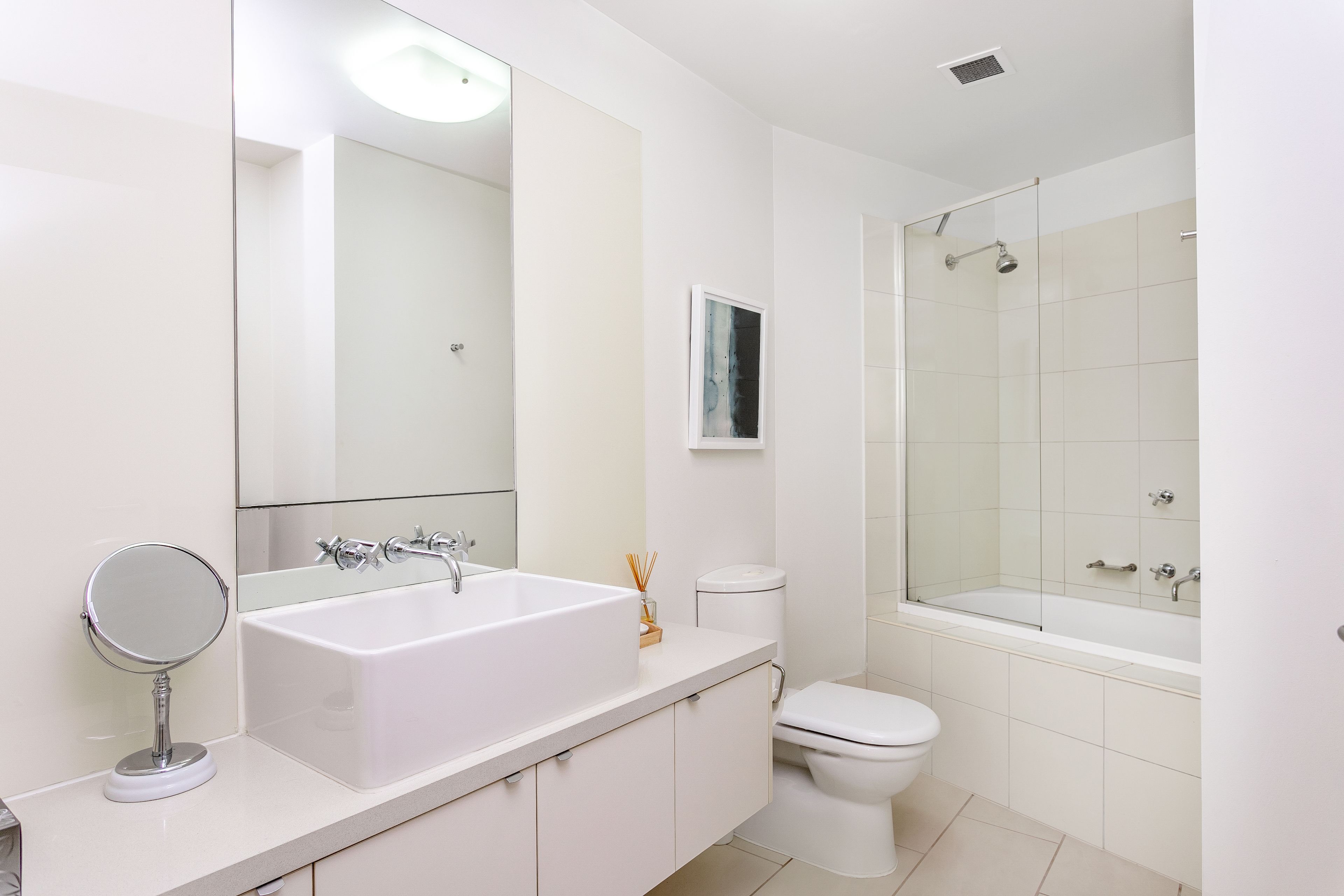 Waterfront Melbourne Apartments — image 11