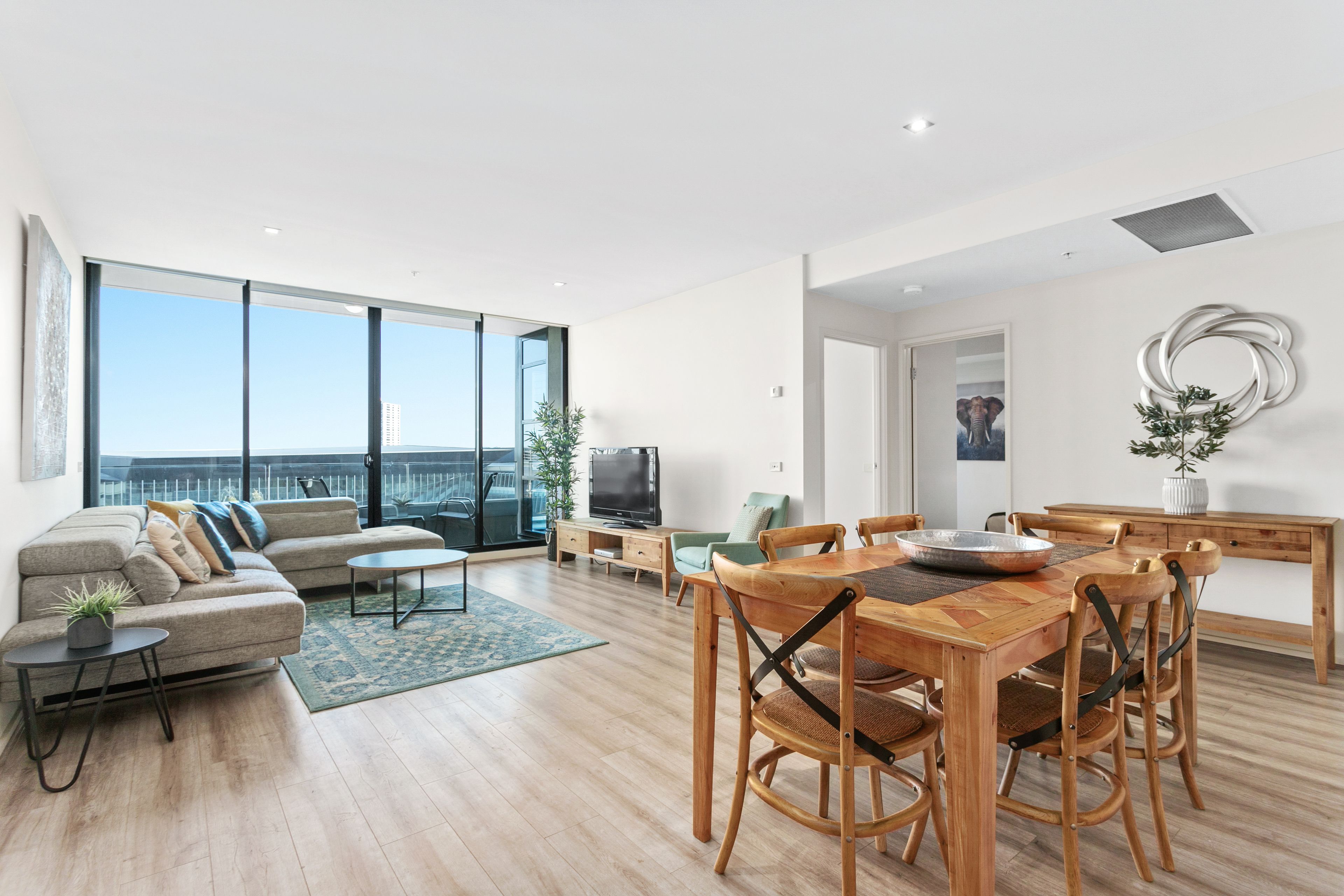 Waterfront Melbourne Apartments — image 16