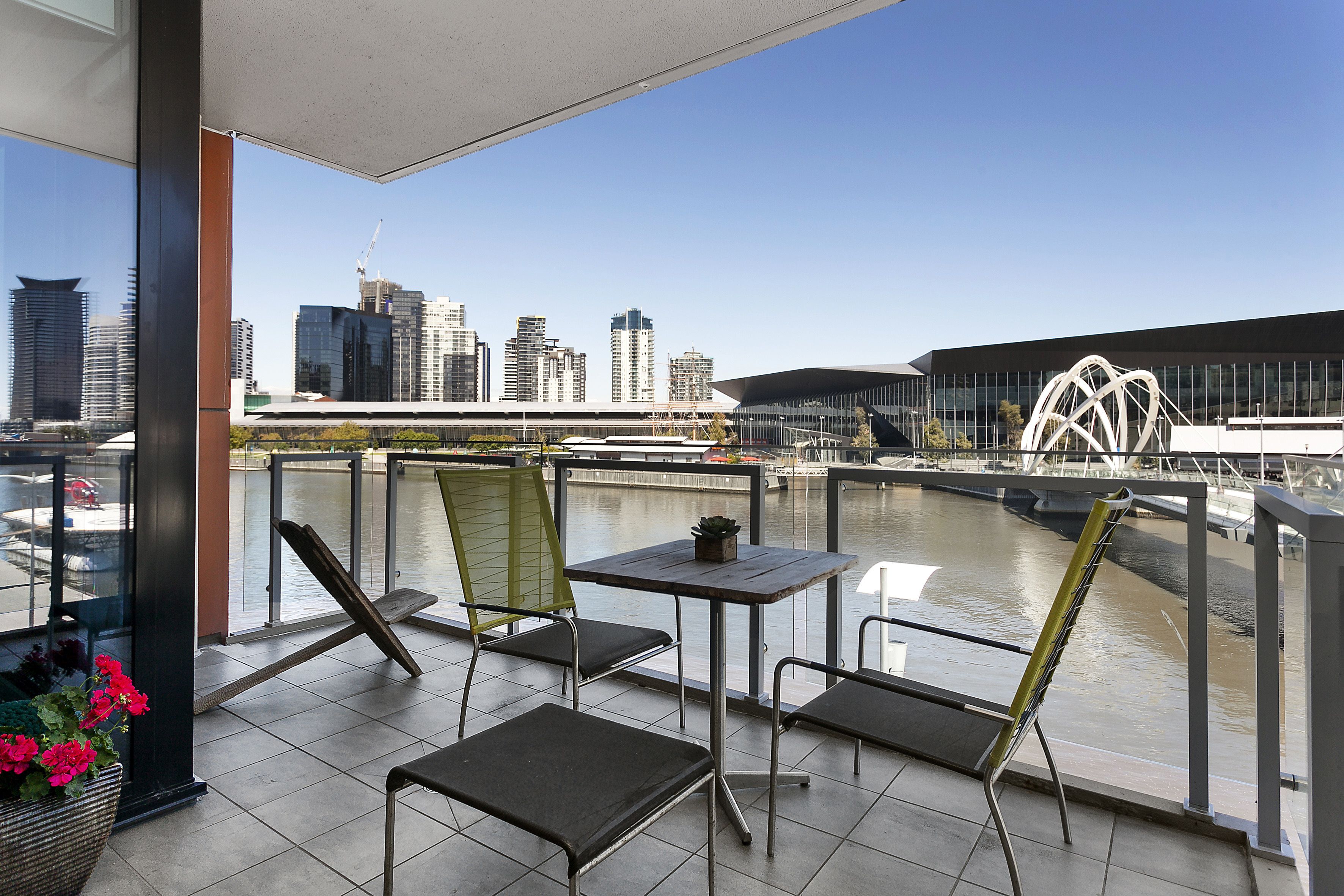 Waterfront Melbourne Apartments — image 17