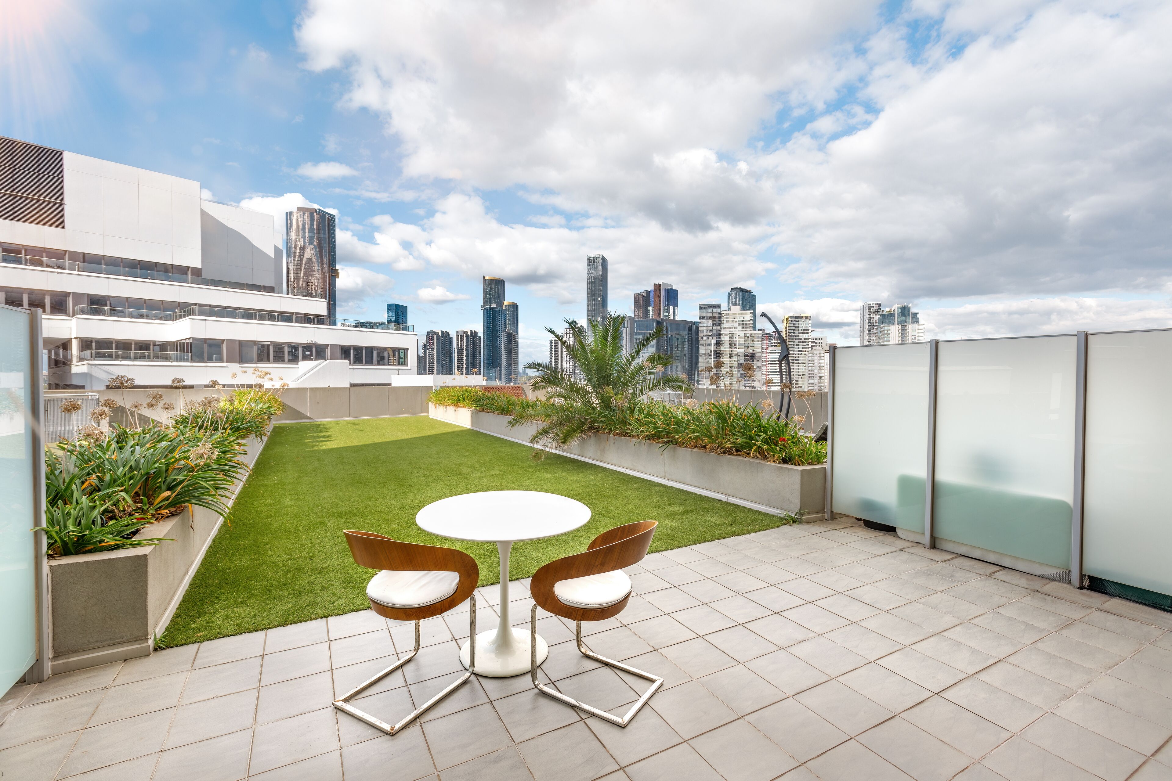 Waterfront Melbourne Apartments — image 13