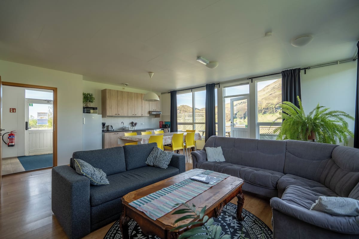 Apartment, 4 Bedrooms | Private kitchen