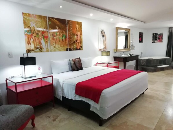 Basic Room, 1 King Bed | Individually decorated, individually furnished, blackout drapes - Suites Costa Cancun (Cancun)
