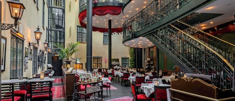 Se sirven desayunos, comidas y cenas