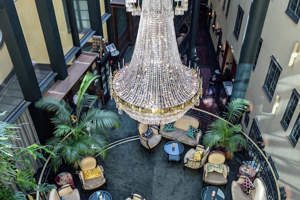 Breakfast, lunch and dinner served