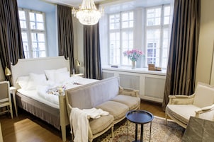 Caja de seguridad en la habitación y decoración personalizada