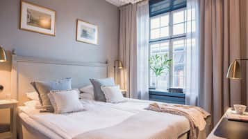 Double Room (160 cm bed) | In-room safe, individually decorated, desk, iron/ironing board