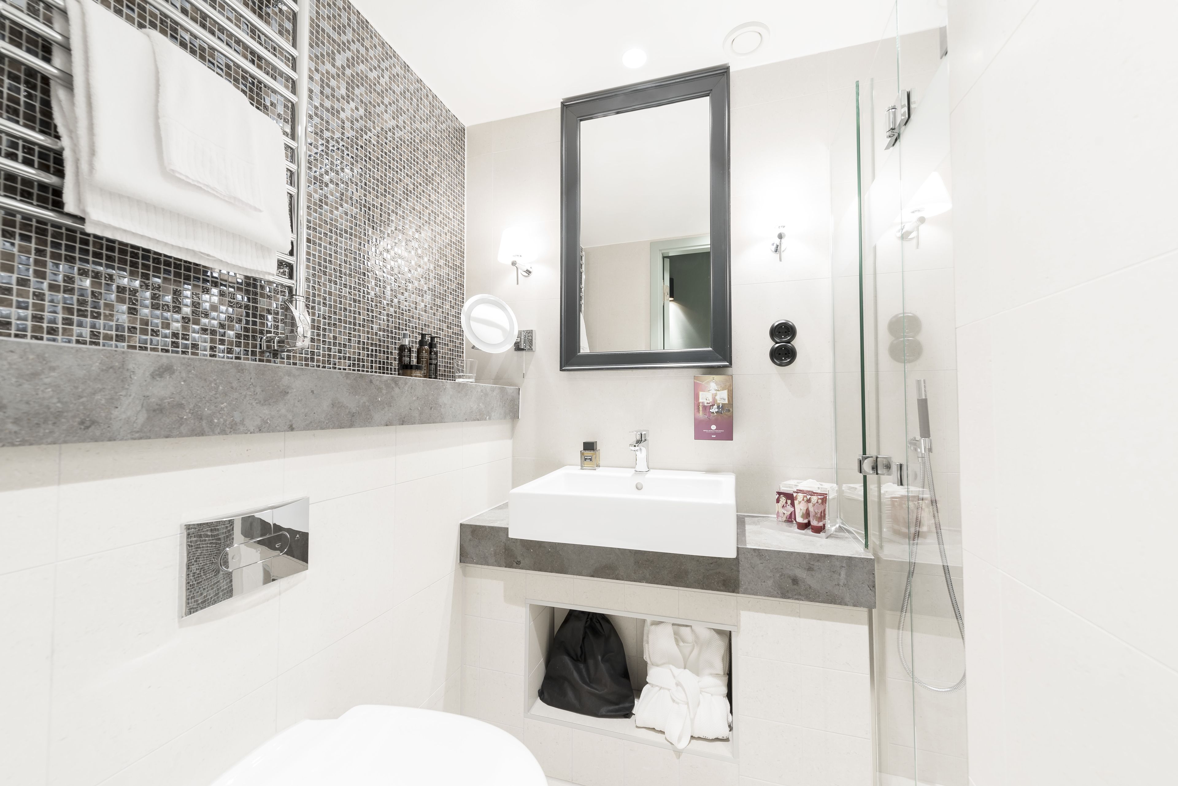 small double room (140 cm bed) | bathroom | shower, hair dryer, towels