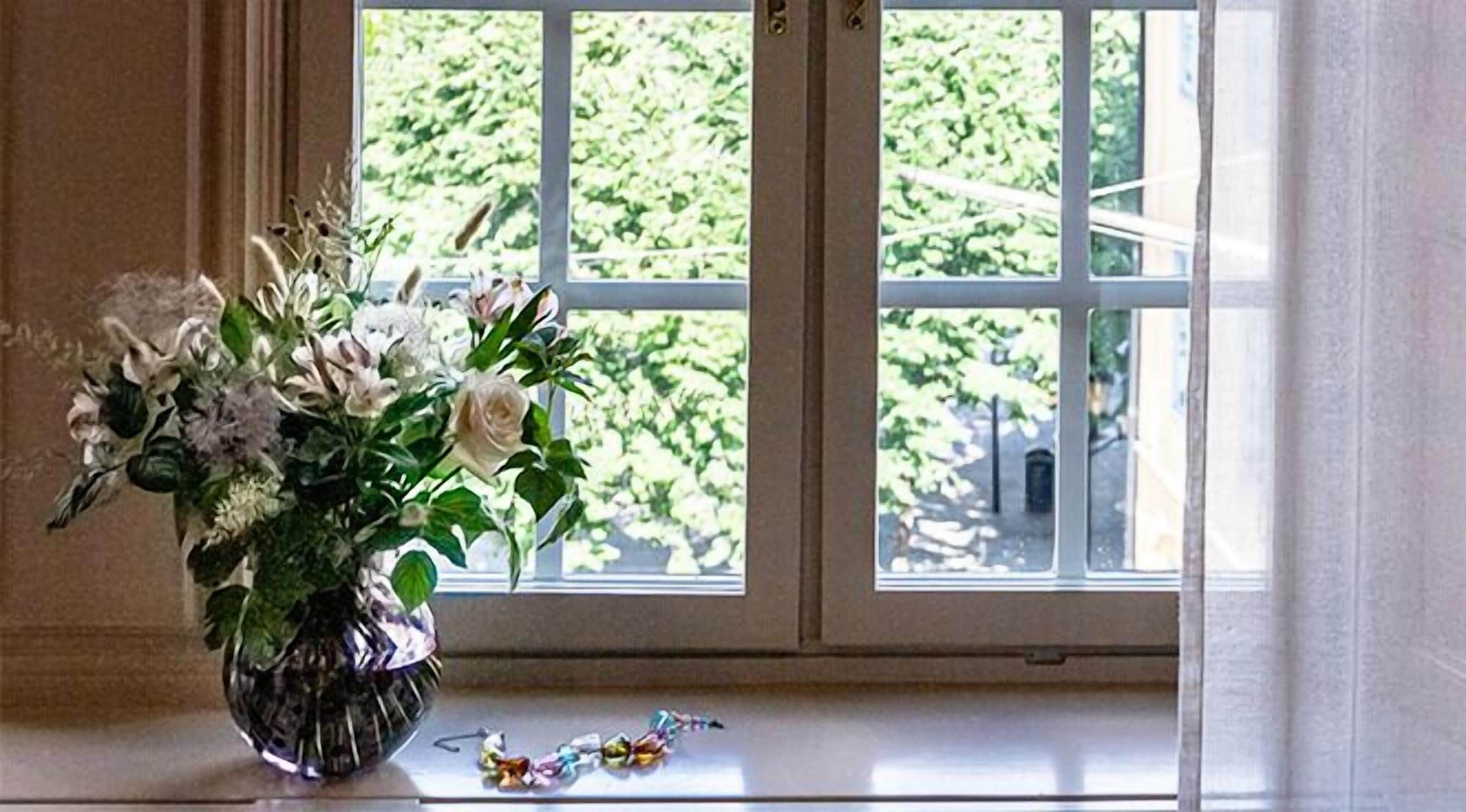 small double room (140 cm bed) | 1 bedroom, in-room safe, individually decorated, desk