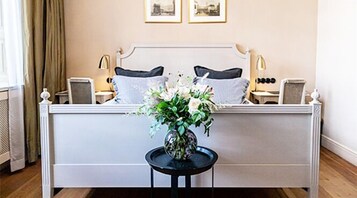 Caja de seguridad en la habitación y decoración personalizada 