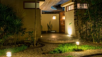 Room, 2 Queen Beds, Garden View | Garden view