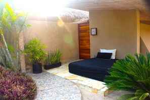 客房内保险箱、特色装修、特色家居、办公桌