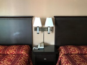 Free WiFi, bed sheets - Town House Motel (Weed)