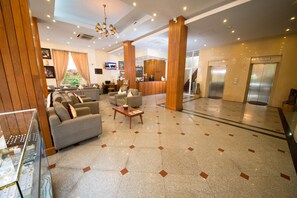 Ruang duduk lobi