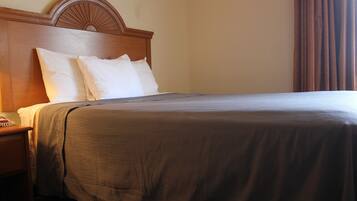 Meja, seterika/papan seterika, Wi-fi percuma, cadar katil