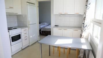 Desk, free cots/infant beds, free WiFi, bed sheets