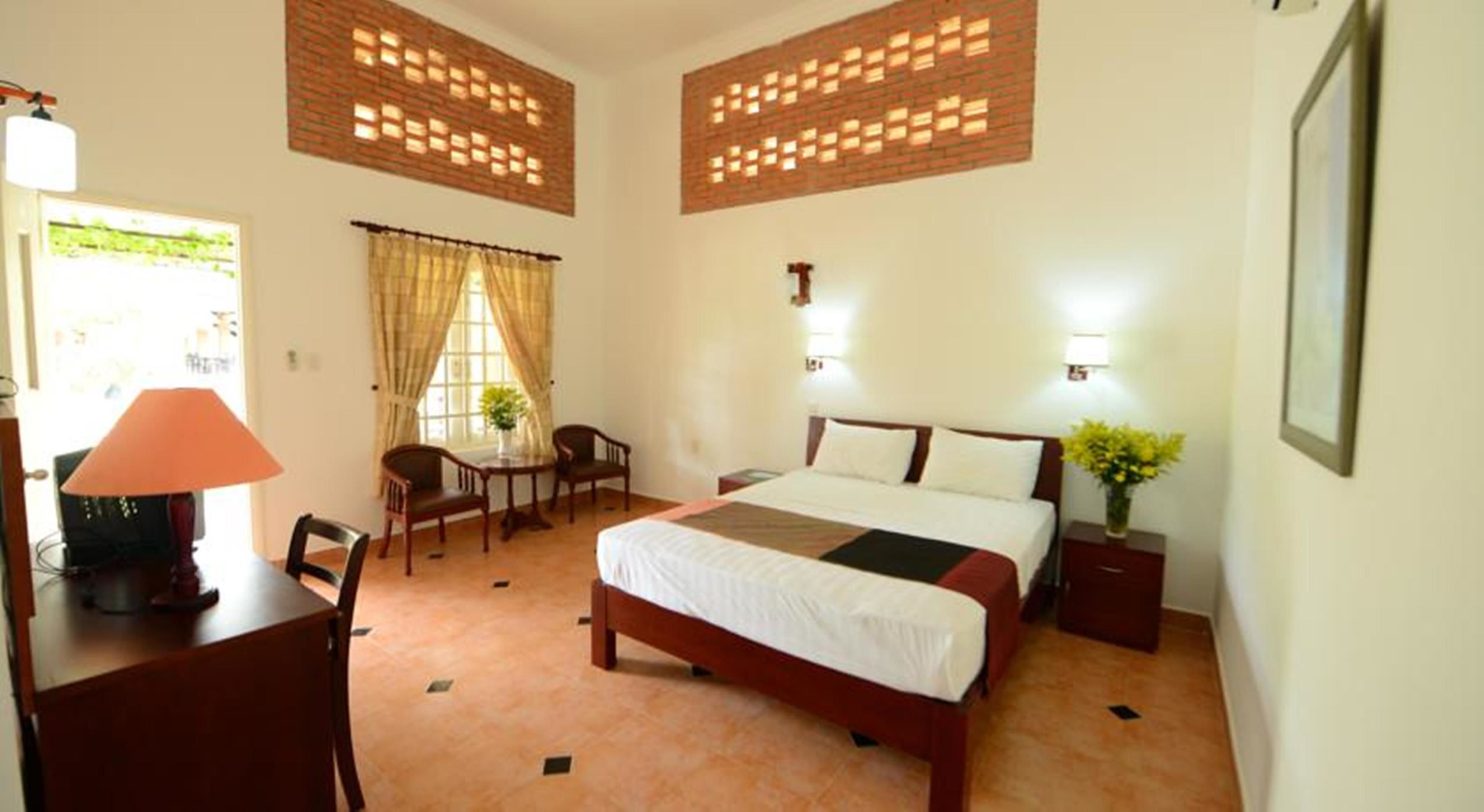 Minibar, in-room safe, desk, blackout curtains